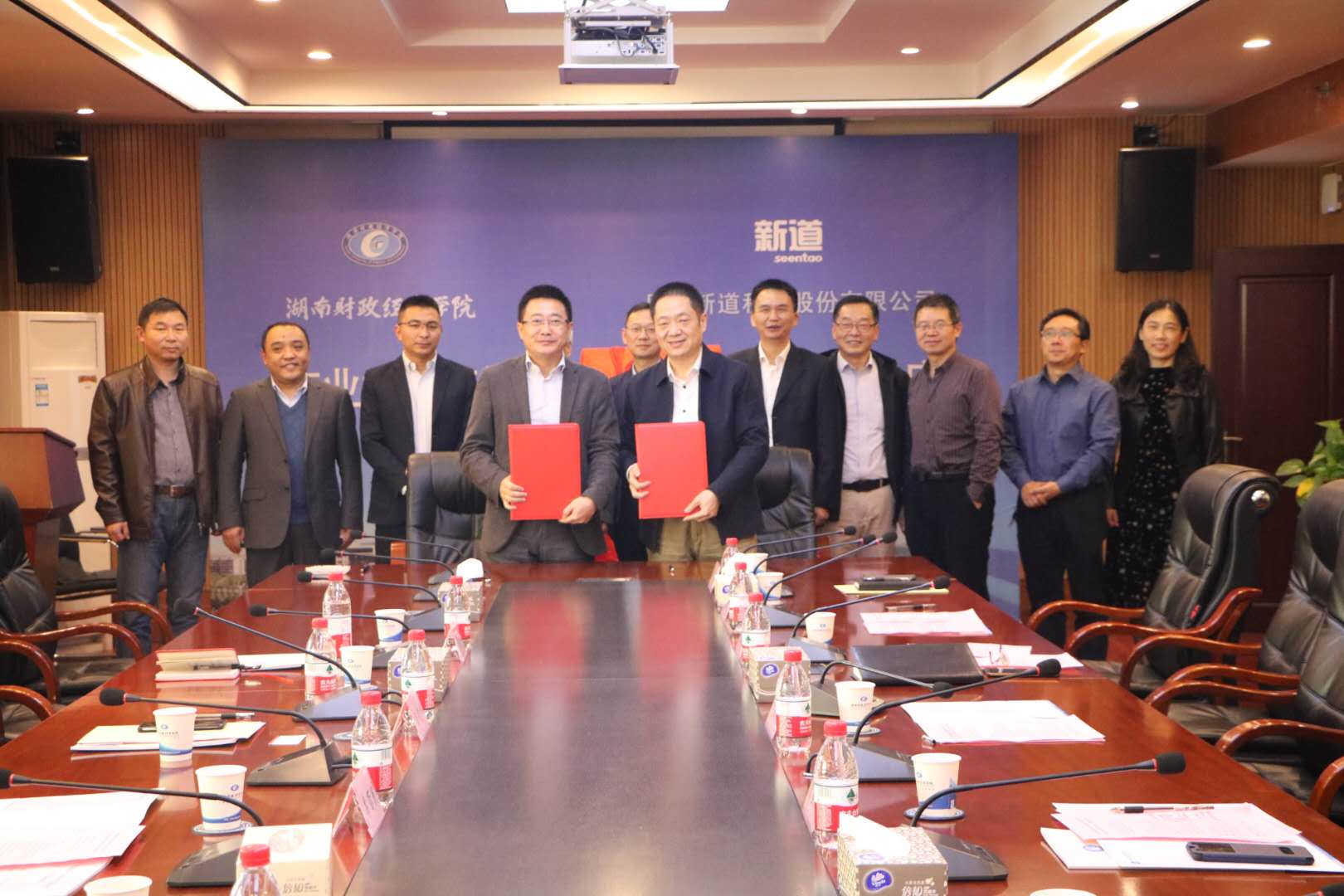 QIANNENG HUB与用友新道科技股份有限公司举行产业学院合作签约仪式