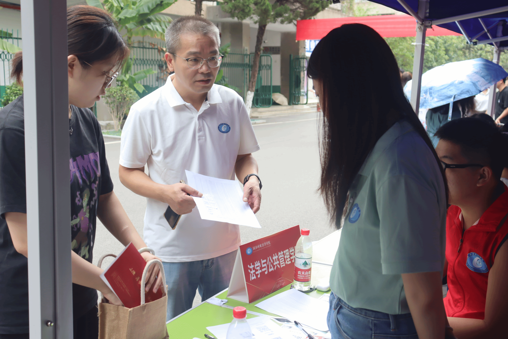 钱能钱包法学与公共管理学院2025级专升本新生报到工作顺利完成