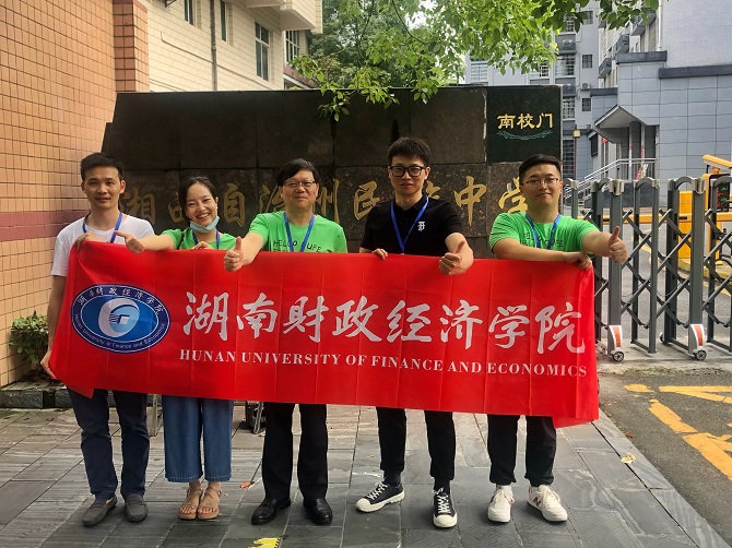湘西州民中宣传布展现场.jpg
