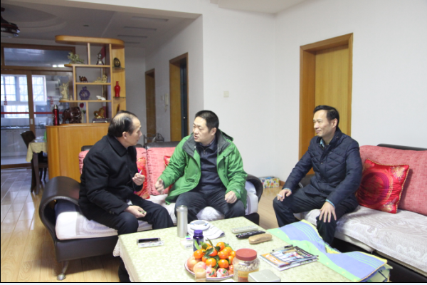 肖湘愚、晏金平走访慰问我校退休的原党委书记颜学根.png