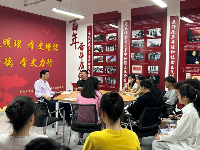 1684727335360093848.jpg 座谈会现场照片.jpg