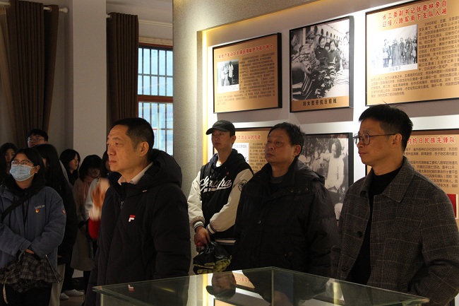 参观.jpg