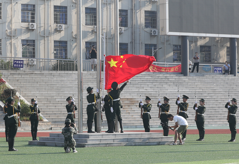 升国旗.png