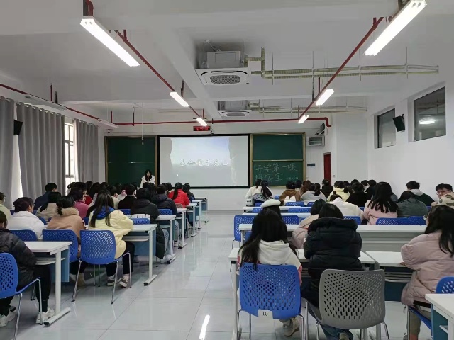 1676969372013029264.jpg 马院开展“开学第一课讲安全”主题班会照片1.jpg