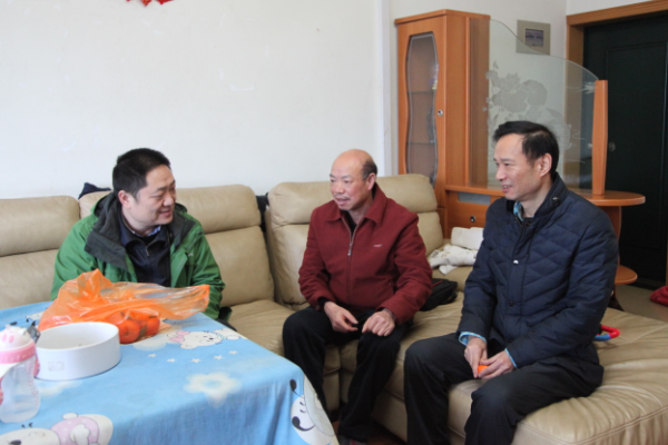 肖湘愚、晏金平走访慰问我校退休的原党委书记彭子美.png