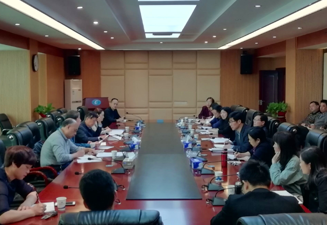 会议现场.png