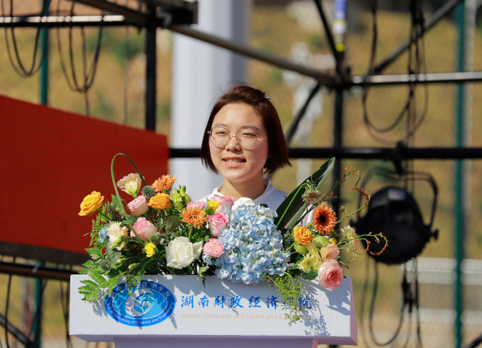 老校生 马.png