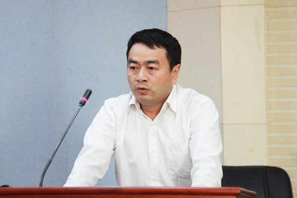 怀化校友分会会长向发栋发言.jpg
