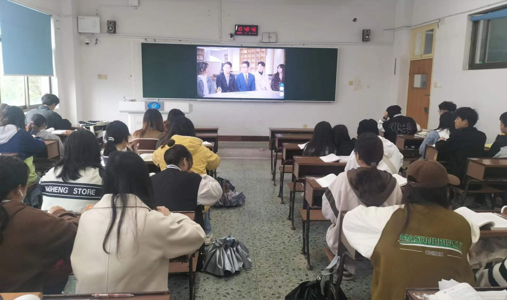 21行政管理班屈炳臻(1).png