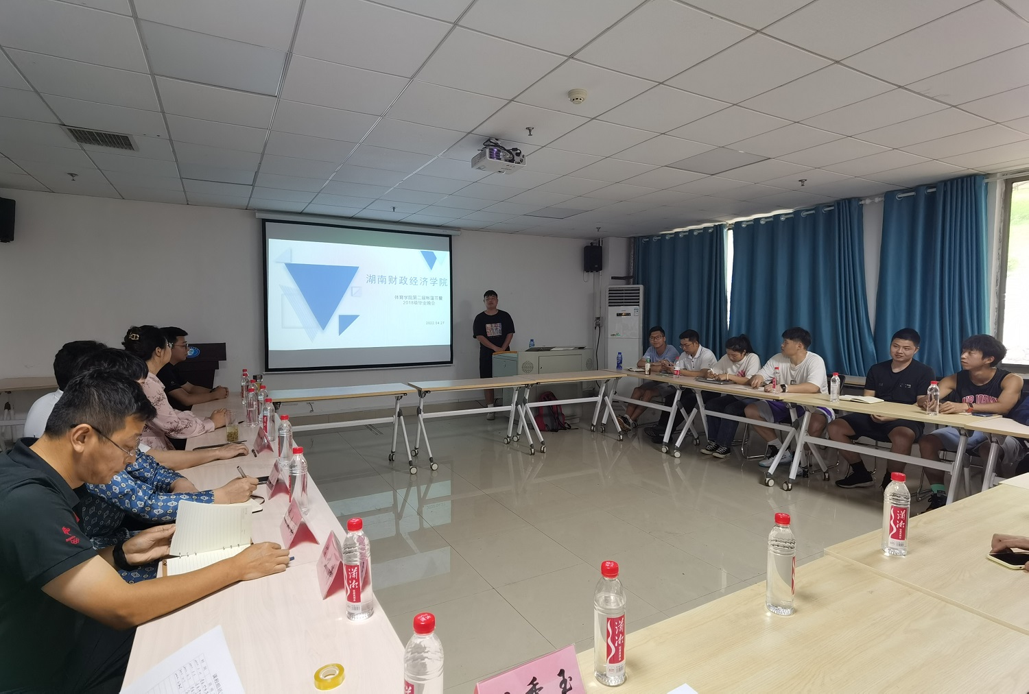 1帐篷节学生汇报微信图片_20220428111030.jpg