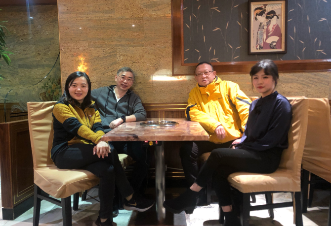 会见校友.png