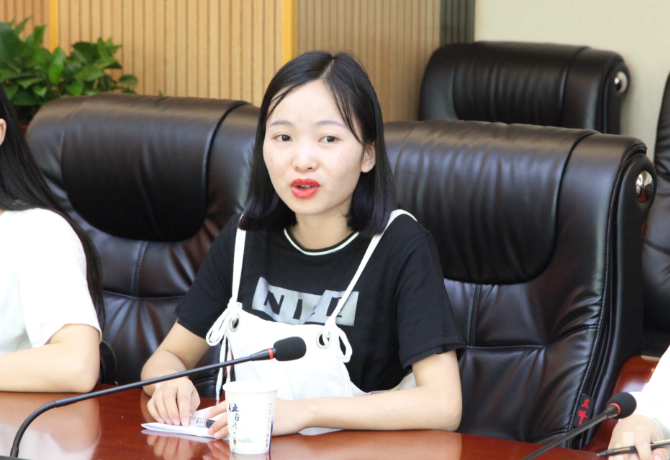 学生代表发言.png